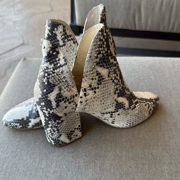 Steve Madden Natural Leather Snake Print Ankle Booties - Picture 1 of 5